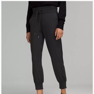 Lululemon joggers black!